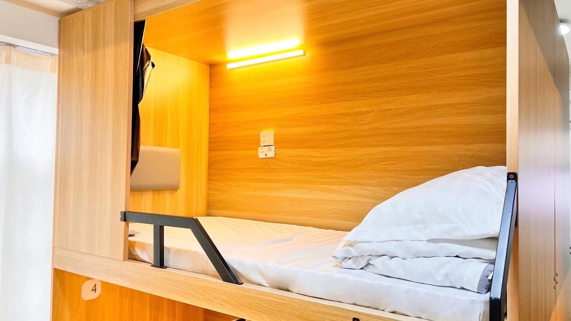 Waveflo Hostel 浪花青旅 Hong Kong
