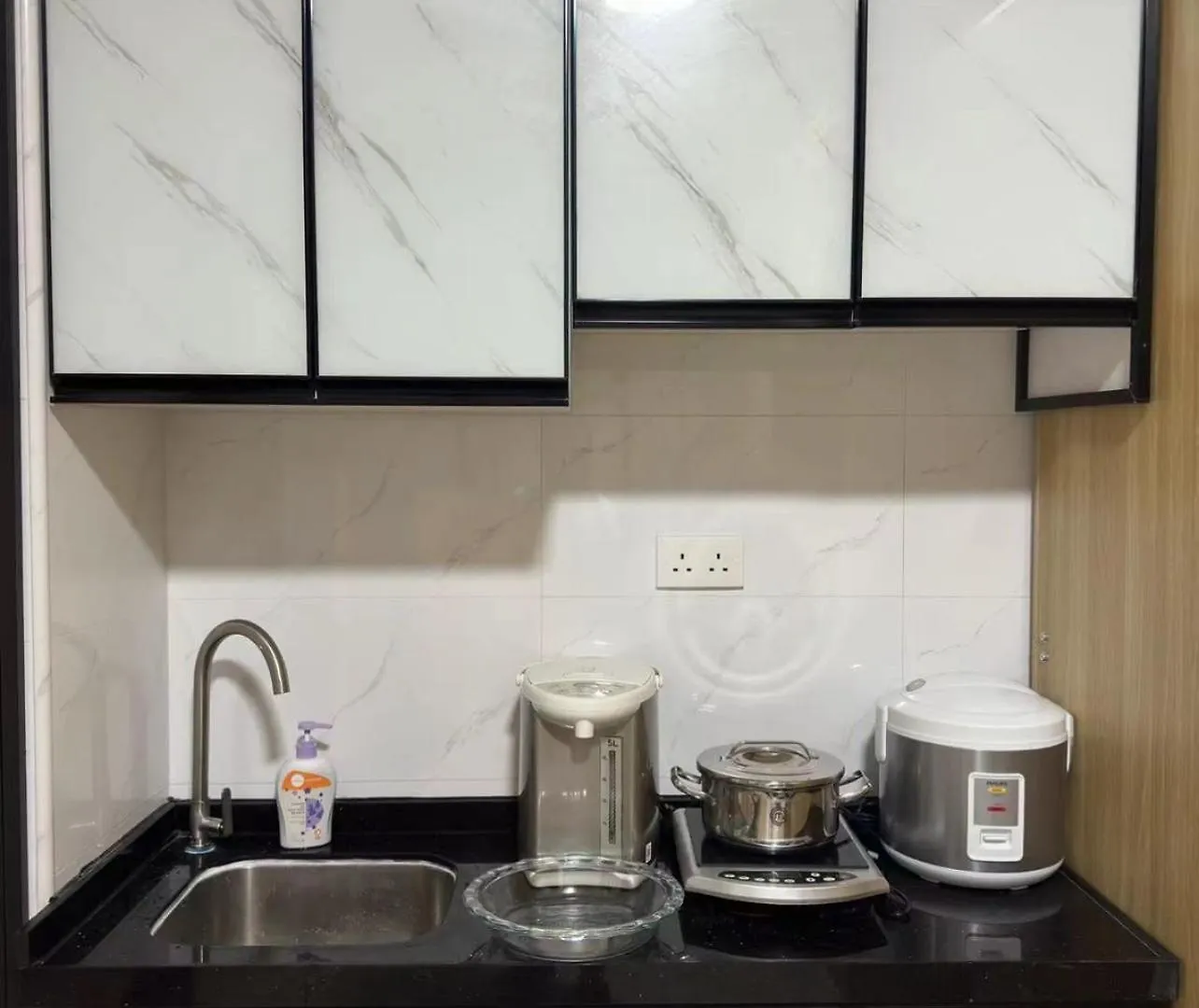 Waveflo Hostel 浪花青旅 Hong Kong China